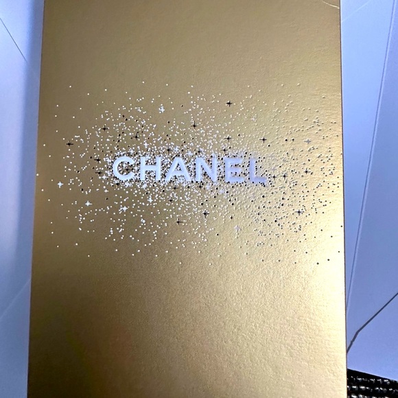 New CHANEL 17 piece Bundle - Picture 10 of 17